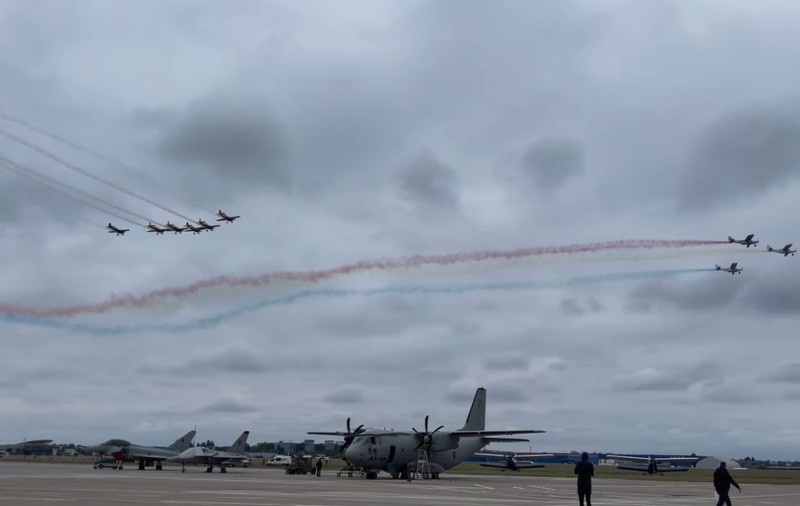BIAS 2022. Acrobații pe cerul Capitalei în cel mai mare spectacol aerian din România