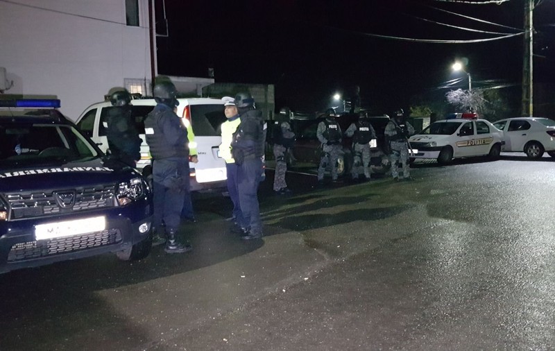 Alertă cu bombă la Primăria Perșinari. „Sunt Mohamed și am pus o bombă în mașina primarului”
