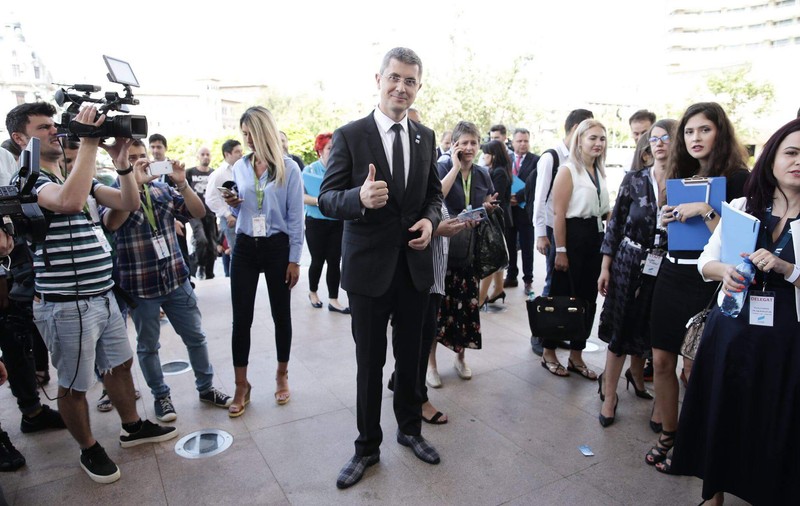 Și dacă Dan Barna își alege, plasează sau plantează gafele cu atenție?