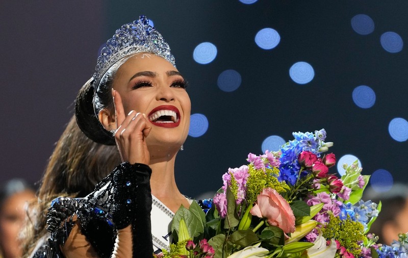 O americancă este noua Miss Univers. R'Bonney Gabriel are 28 de ani și e designer de modă