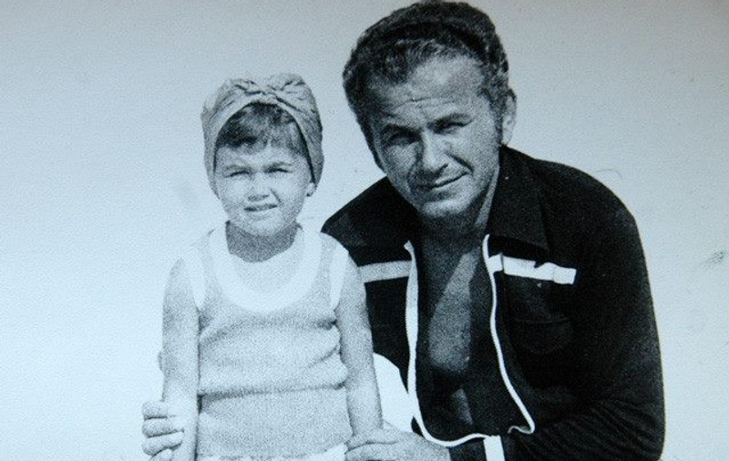 Oana Zăvoranu, MESAJ SFÂŞIETOR, ÎN MEMORIA TATĂLUI EI! Uite cât de nostalgică e vedeta după anii copilăriei