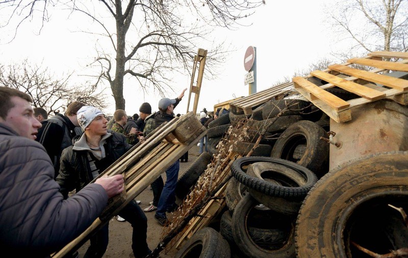 CONFLICTE în Ucraina | Bărbaţi înarmaţi au intrat în primăria din Doneţk! Grupările armate proruse AU ORDIN SĂ UCIDĂ