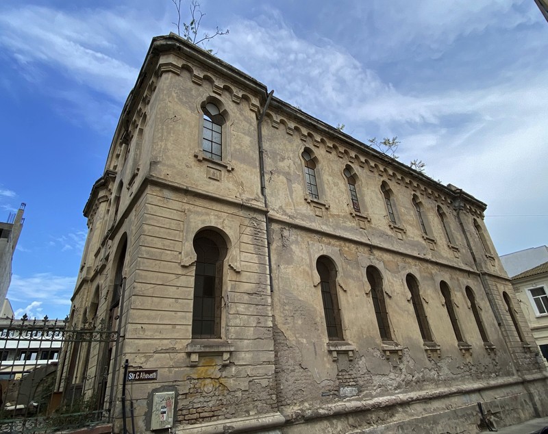 Sinagoga din Constanța, ruina de la malul mării. Clădirea comunității evreiești e în pericol de prăbușire, dar urmează să fie readusă la viață cu două milioane de euro