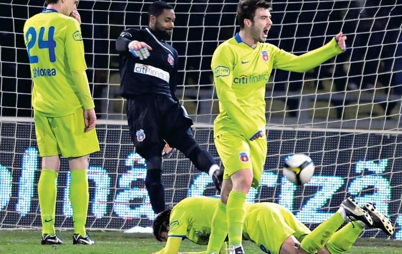 Steaua strânge cureaua