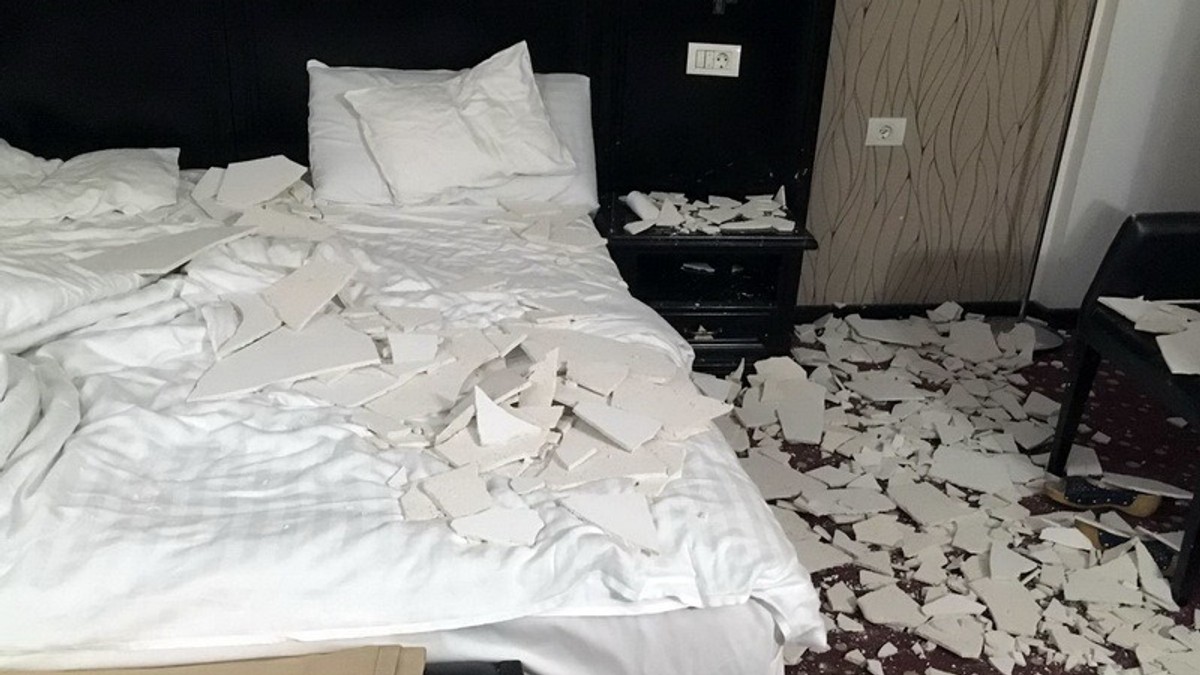 Turistă rănită într-un hotel din Băile Felix. S-a prăbușit tencuiala tavanului peste ea