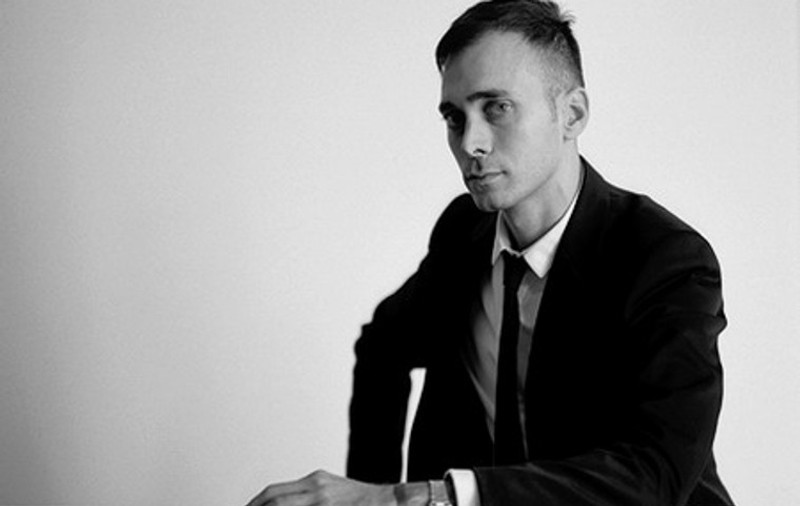 Care credeţi că a fost prima măsură a noului director de creaţie de la Yves Saint Laurent? Schimbă numele celebrului brand!