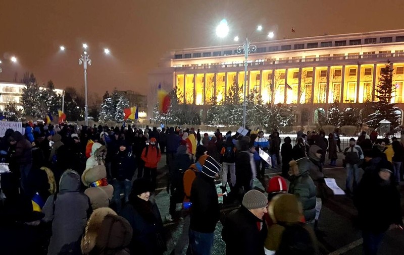 FOTO. Nou protest în Piața Victoriei din București. Manifestanții au cerut demisia lui Dragnea și Tăriceanu