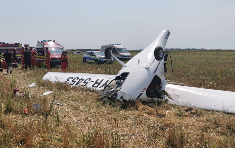 Avion de mici dimensiuni prăbușit lângă București. Două persoane, rănite