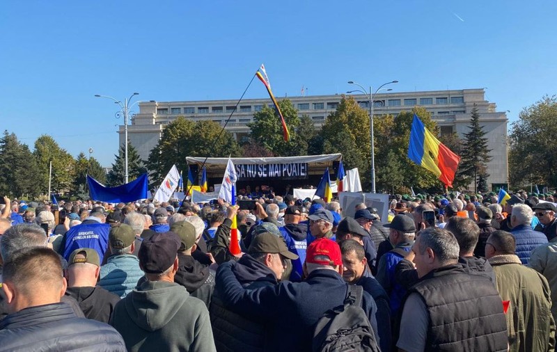 Presa din Ucraina vede o amenințare în criza politică din România: „Ar putea lua locul pe care l-a avut Viktor Orban”