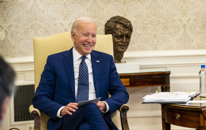 Joe Biden anunță o „zi măreață pentru America”. Persoanele vaccinate nu vor mai purta mască de protecție