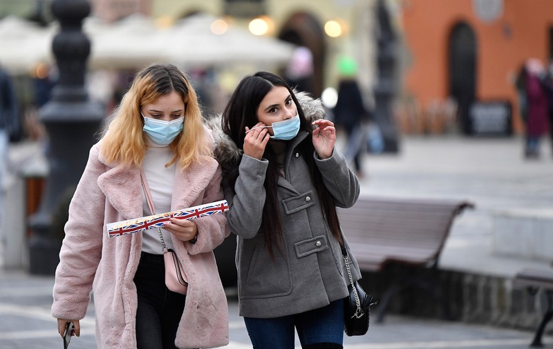România a ieșit din starea de alertă. Nicio restricție anti-COVID, începând de azi. „Masca nu mai e obligatorie nici în spații închise”