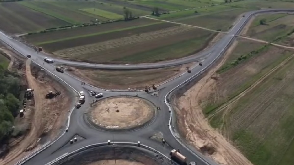 Lucrări la un nod rutier pe secțiunea din județul Sălaj a Autostrăzii Transilvania A3