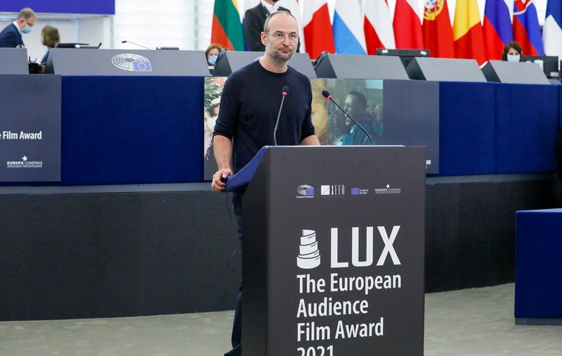 Alexander Nanau, în Parlamentul European, după ce Colectiv a fost premiat: „Justiția din România încă nu a făcut dreptate victimelor”