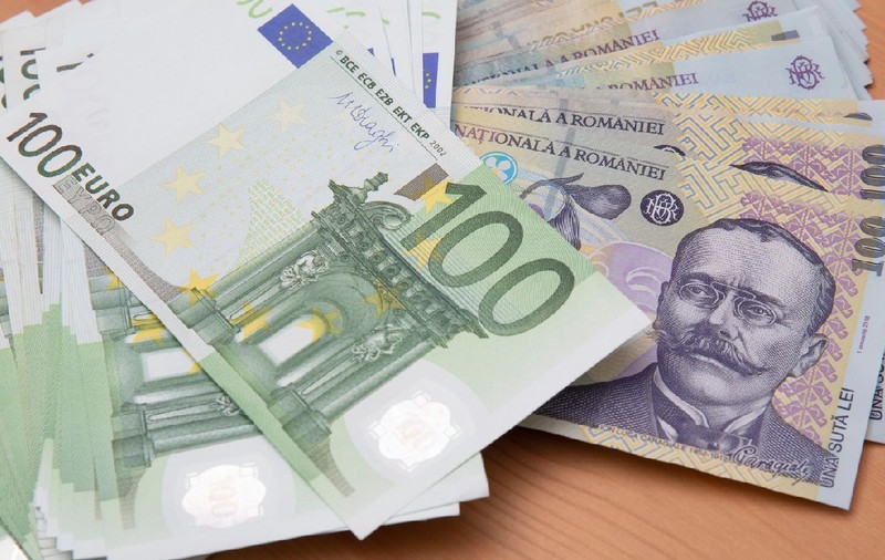 Cursul euro atinge un nou record: 5,1222 de lei. „Va fi bătaie mare pe bani”