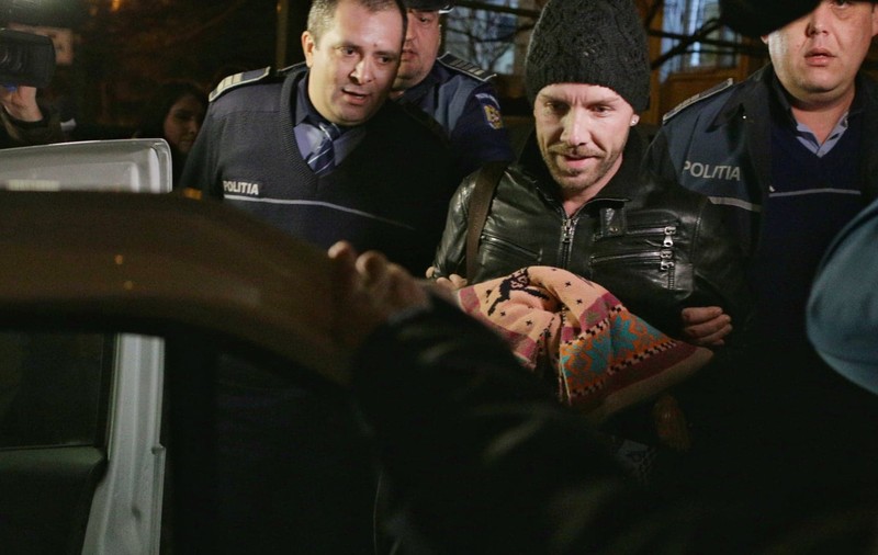 Cazul falsului medic Matteo Politi: Statul care se comportă milos cu escrocii este nemilos cu cetățenii săi!