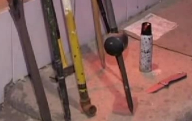 Video | Iată ce au găsit poliţiştii în casele bătăuşilor!
