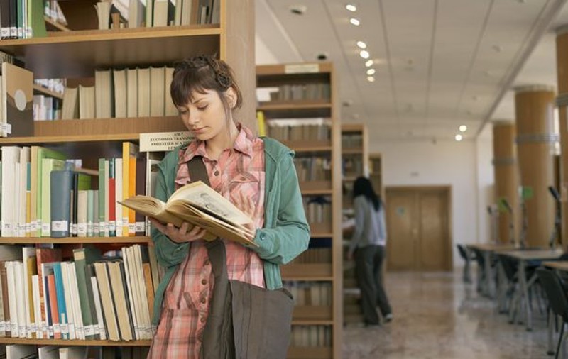 Românii frecventează bibliotecile tot mai des