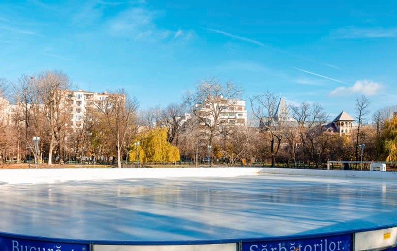 Patinoarul din Cişmigiu se deschide luni seară. Preţul de acces și programul de funcţionare