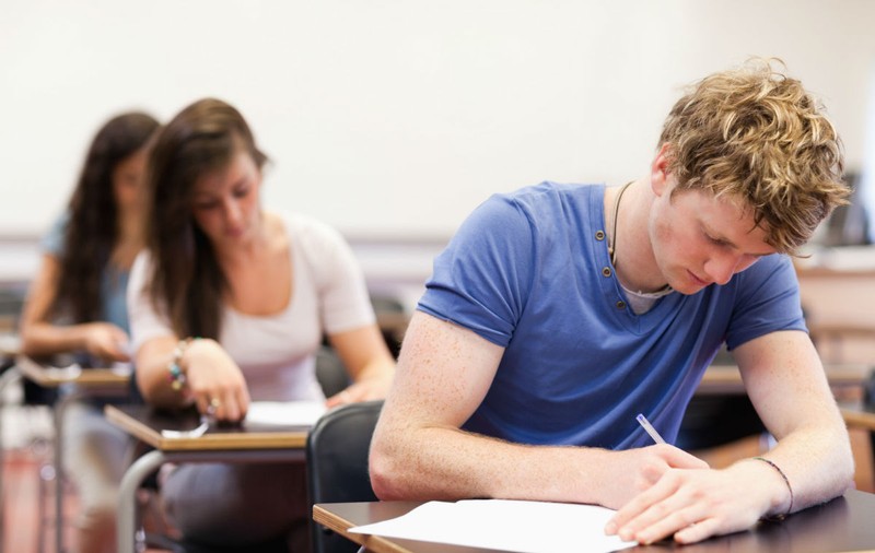 Șocant! Un student la medicină și-a dat foc după ce a întârziat la un examen, iar profesorul nu l-a mai primit