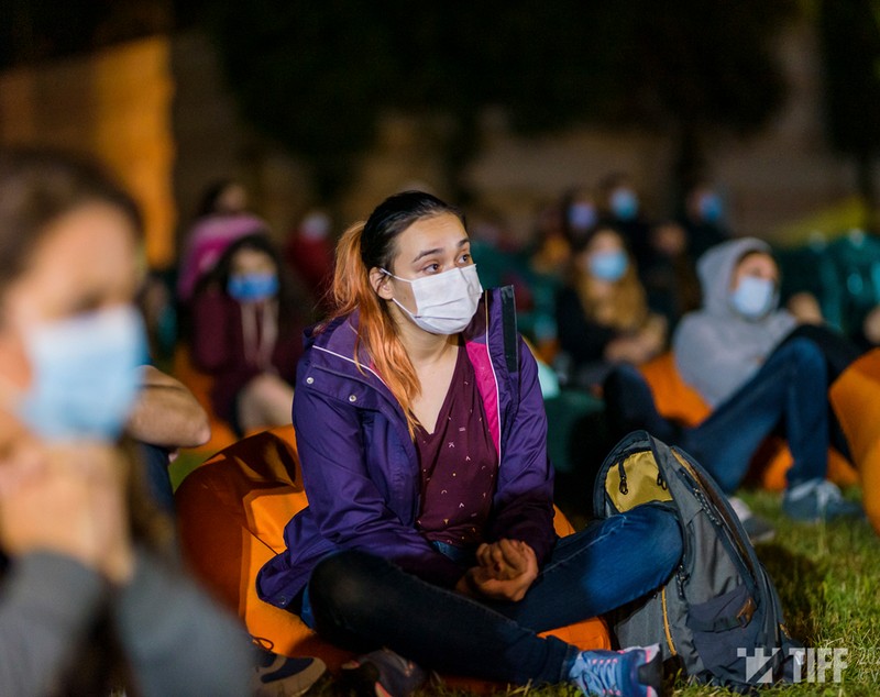 Replici la TIFF, între medicul Camelia Roiu și spectatori. ”Nu s-a schimbat nimic, dacă aș putea, mâine aș pleca!”. ”Și dacă plecați, pe noi cine ne mai salvează?”﻿
