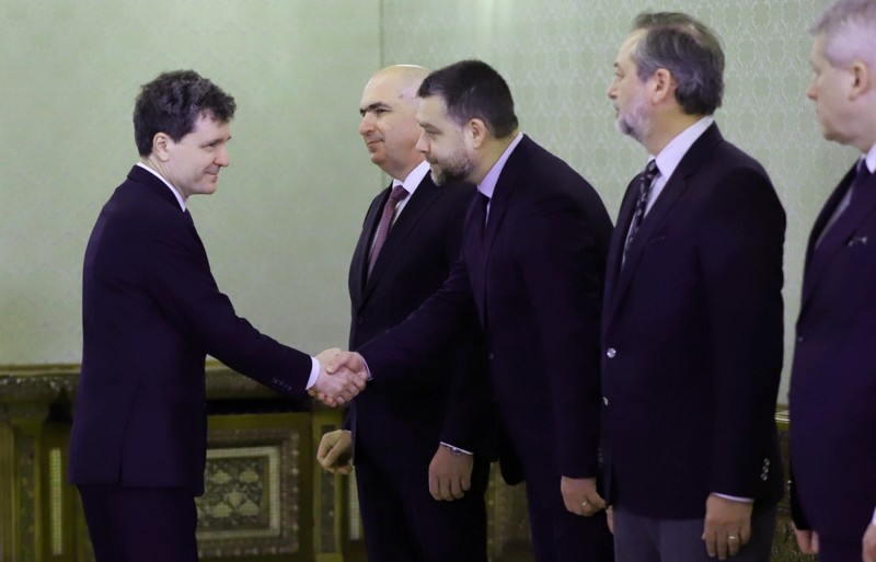 Ciprian Ciucu, alături de Ilie Bolojan, președinte PNL și premier demis, și Dan Motreanu, secretar general PNL, la consultările de la Cotroceni