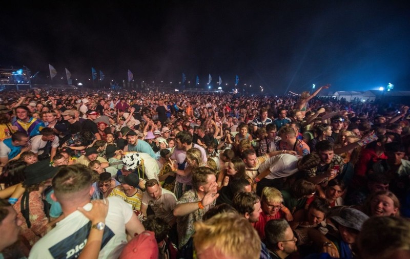 Aproape 5.000 de cazuri de infectare cu coronavirus în rândul participanților la un festival din Cornwall