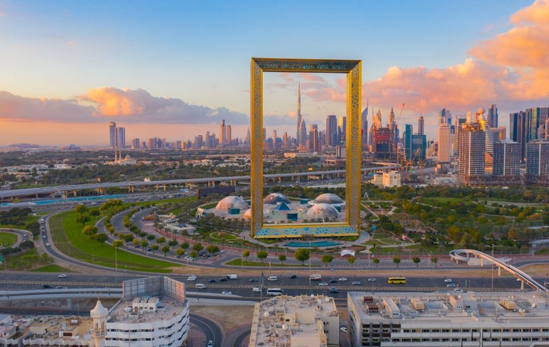 Dubaiul anunță că va construi o stradă din aur, un proiect unic în lume. Zona găzduiește 1.000 de comercianți și arată prosperitatea orașului