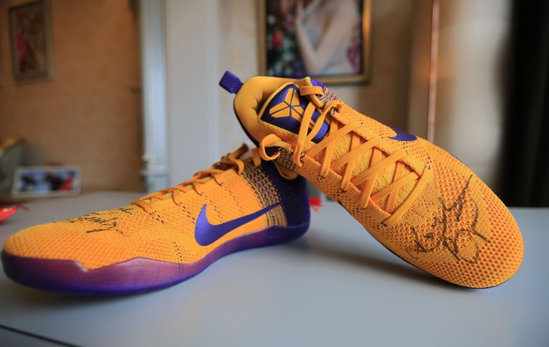 Prețul unor pantofi sport realizați de Nike cu brandul lui Kobe Bryant a crescut spectaculos în China. Se vând și cu 3.300 de dolari