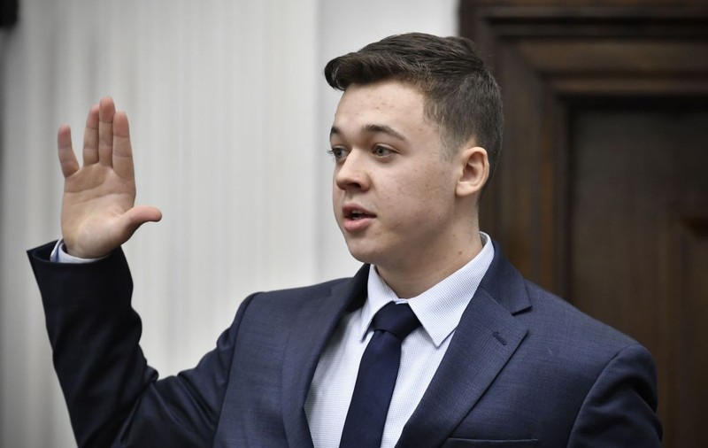 Cum a ajuns un adolescent să împuște trei oameni la un protest din SUA. Cazul a devenit motiv de dispută