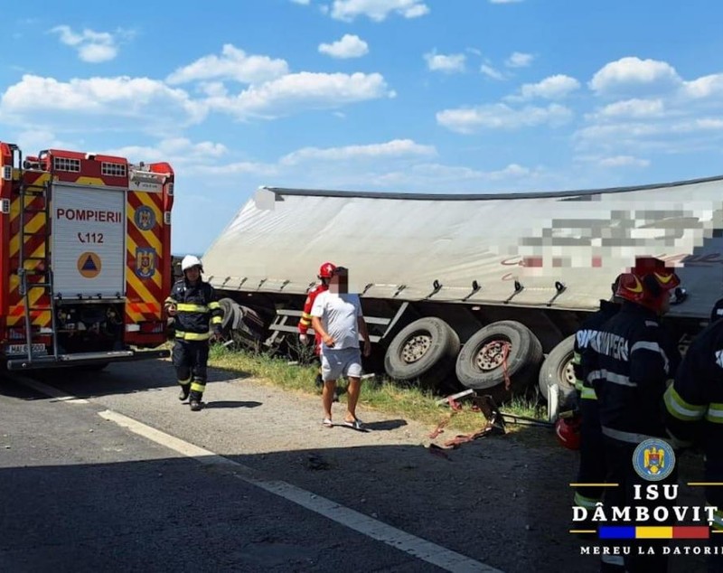 Trei morți și patru răniți pe A1 București-Pitești, după ce un TIR și o dubă s-au ciocnit