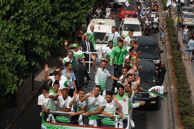 Algerienii, primiţi ca nişte eroi FOTO: EPA