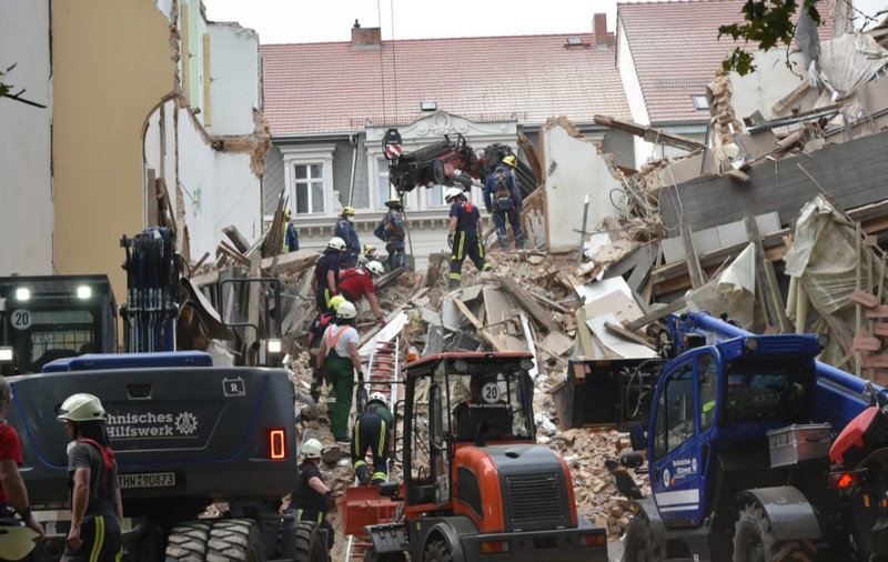 A fost găsit și cadavrul celei de-a doua românce dispărute după prăbușirea blocului de apartamente în Germania