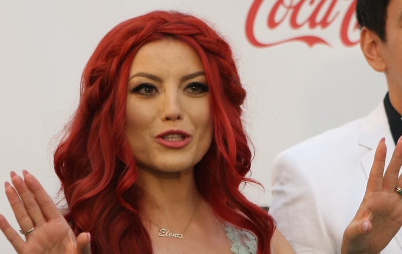 Elena Gheorghe, în rochie de prințesă și cu SÂNII LA VEDERE, la Media Music Awards. Toți au sorbit-o din priviri | FOTO