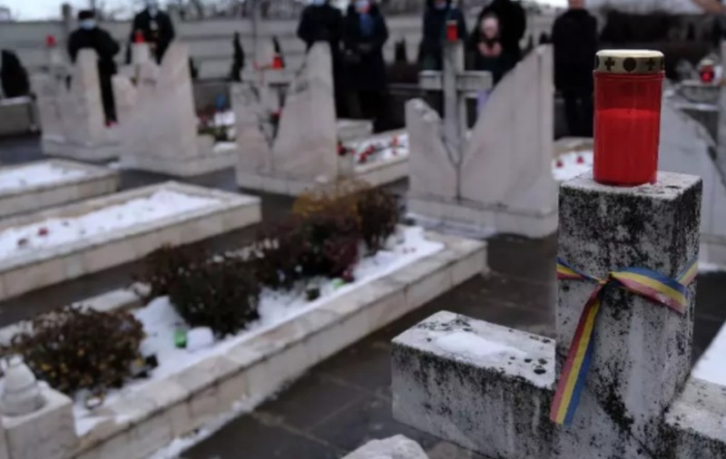 Hoții au jefuit morminte pe bandă rulantă în Constanța. Poliția a deschis o anchetă