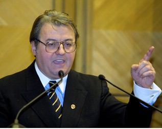 Corneliu Vadim Tudor a fost finalist la turul doi al alegerilor prezidențiale din 2000. A pierdut în fața lui Ion Iliescu Foto: Hepta