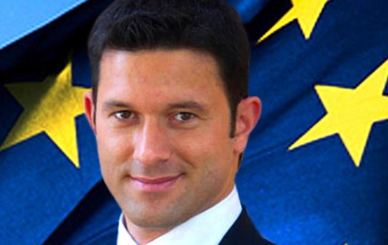 Lucrează cot la cot cu un europarlamentar