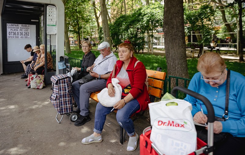 Bun venit în criza de durată: cum va arăta viața românului peste 12 luni