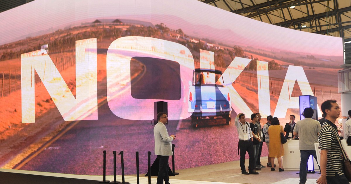 Finlanda cumpără acțiuni la Nokia pentru a avea un cuvânt mai greu de spus asupra companiei, cea mai mare din țară. Nokia are o fabrică în România, la Timișoara