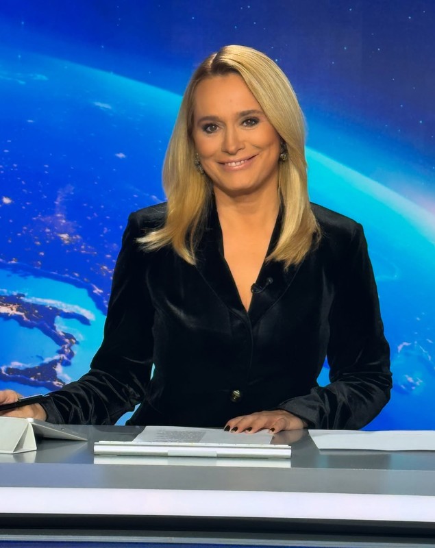 Cum a apărut Andreea Esca la Știrile Pro TV pe 7 august, zi de doliu național pentru Ion Iliescu. Mesajul prezentatoarei: „O seară bună să aveți”