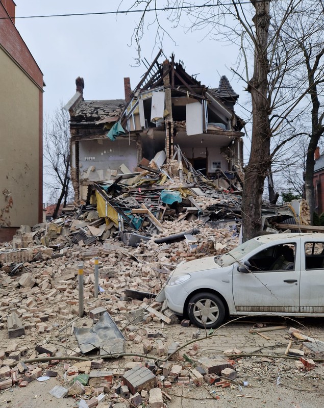 Explozie la instalația de gaz a unei case parohiale din Katowice. Doi oameni au fost găsiți morți sub dărâmături