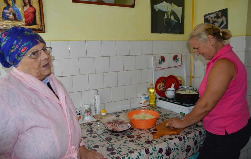 REPORTAJ: Mărturisirile unei badante de România: "Decât înjurată pe 800 de euro în Italia, mai bine iubită în Vaslui pe salariul minim” / FOTO