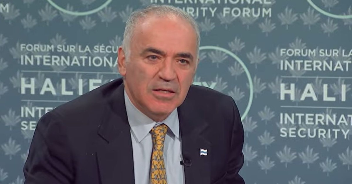 Garry Kasparov, în timpul discursului rostit în cadrul forumului pentru securitate de la Halifax