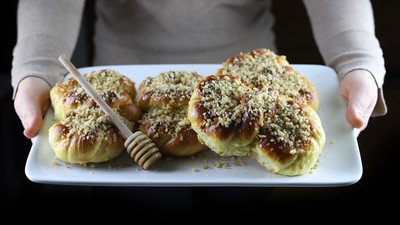 Cum faci mucenici pufoși. Secrete pentru sfințișori moldovenești delicioși