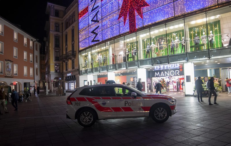 Două femei, atacate într-un magazin din stațiunea elvețiană Lugano. Autoritățile vorbesc de un posibil atac terorist