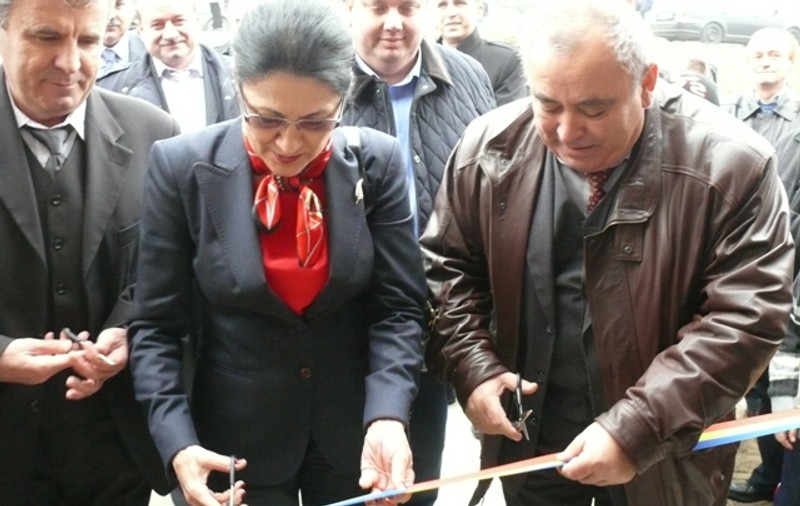 Şcoala "cu purici" de la Jirov a fost inaugurată azi de Ecaterina Andronescu