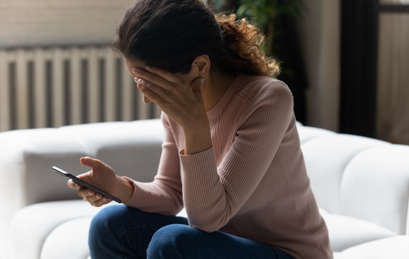 Cum au pedepsit judecătorii un tânăr care și-a șantajat iubita cu fotografii compromițătoare