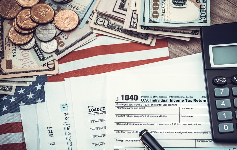 Soluțiile propuse de doi experți din SUA pentru taxe mai corecte și mai ușor de plătit. Americanii au datorii neplătite la stat de 1.400 de miliarde de dolari