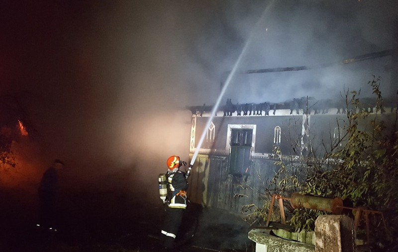 Laura Lavric, primele declaraţii după ce casa i-a luat foc. "Am văzut în flăcări copilăria mea"