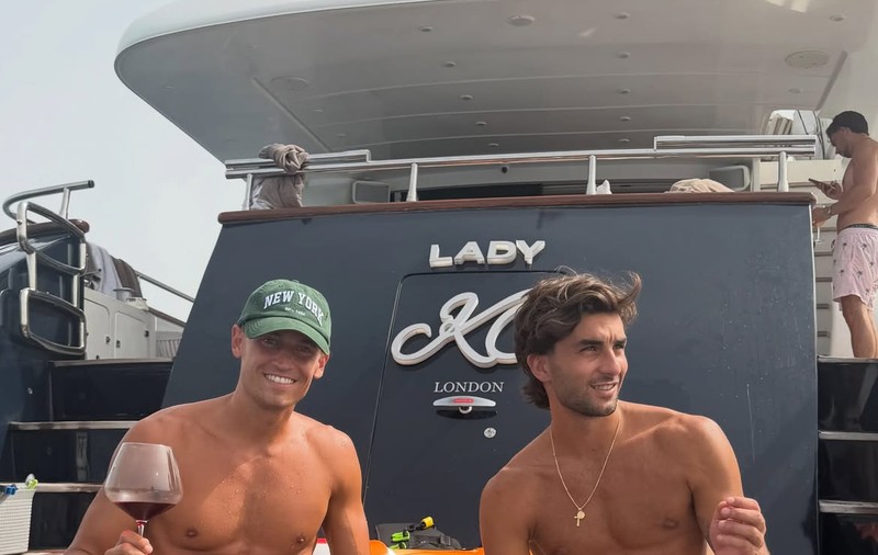 Cum au reacționat fanii după ce i-au văzut împreună pe Ferran Torres și Marcos Llorente în vacanța din Ibiza