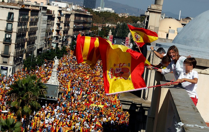 Guvernul spaniol vrea să organizeze alegeri în Catalonia, în luna ianuarie